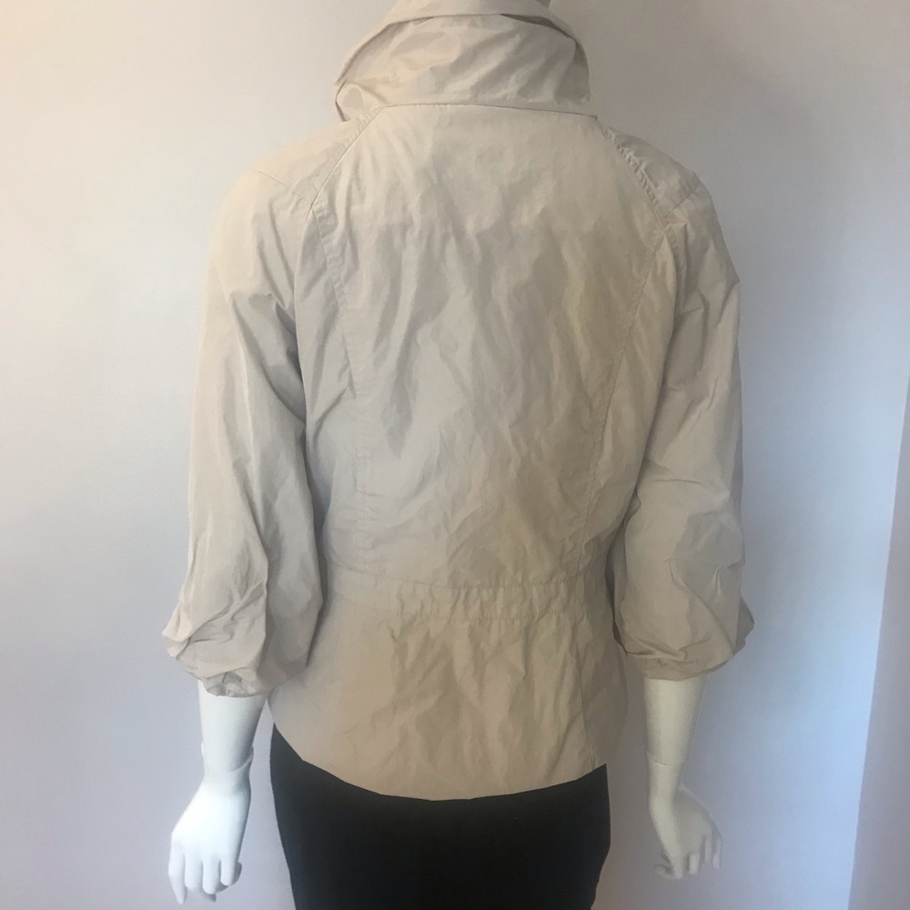 Lightweight jacket - Picture 3 of 8